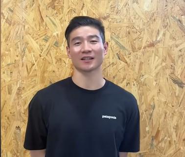 安博体育-英超历史罕见现象：老板兼球员的真实故事解析